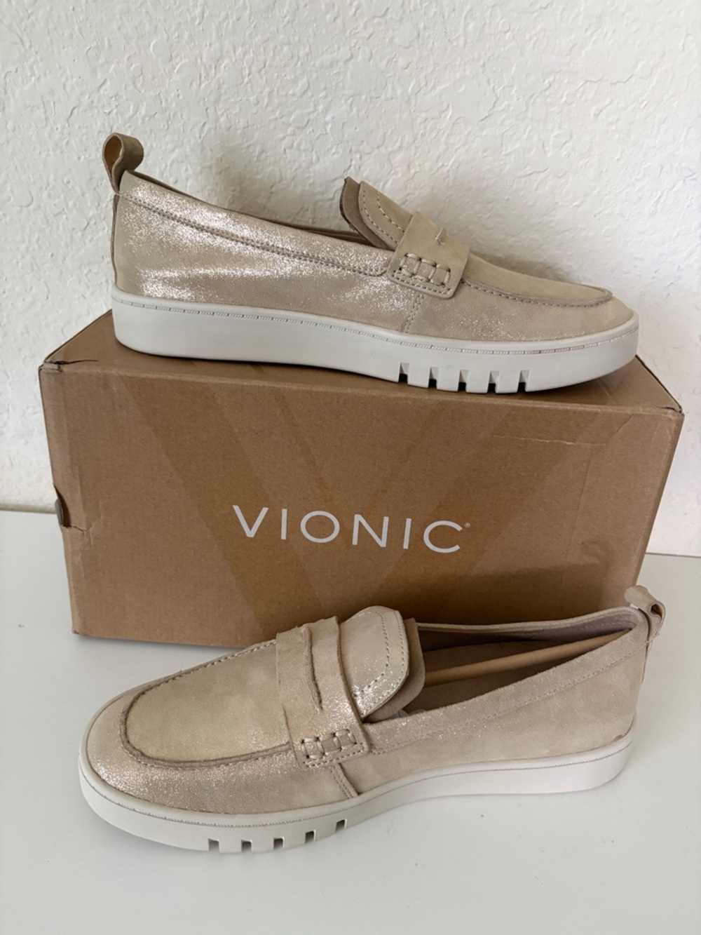 Vionic Woman’s Chantal Loafers In Light Gold SZ 8.5 NIB